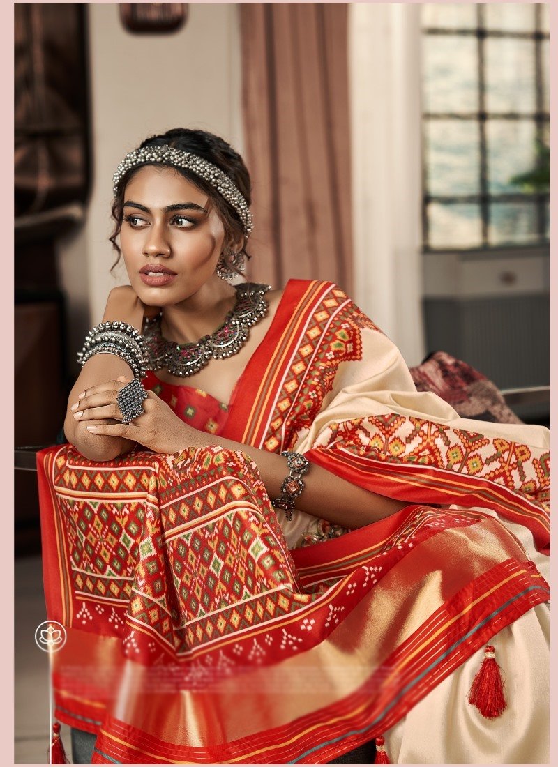 Cream Patola Saree with Lagadi Patta Pallu-2