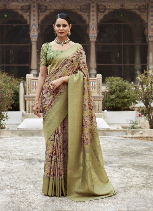 Green Silk Saree With Contrast Border and Zari Work