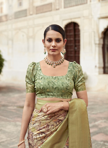 Green Silk Saree With Contrast Border and Zari Work