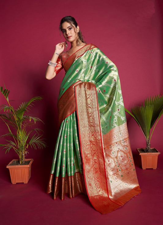 Green Kanjivaram Silk Saree With Contrast Border