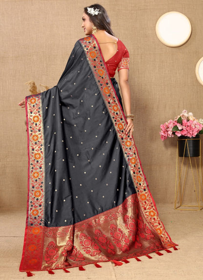 Black Paithani Silk Saree With Zari Work